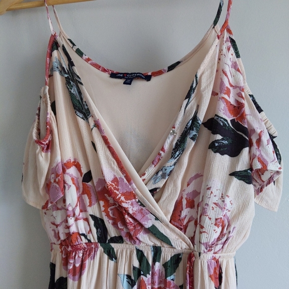 🆕🌿FLORAL MAXI DRESS🌿 - Picture 2 of 9